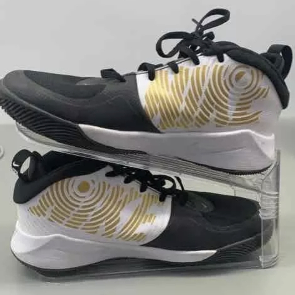 Nike Team Hustle D9 GS 'Black Metallic Gold' Sz 7Y MSRP $99